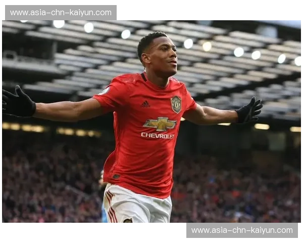 蒙特雷前锋马夏尔肩关节脱臼，或缺席3-6个月